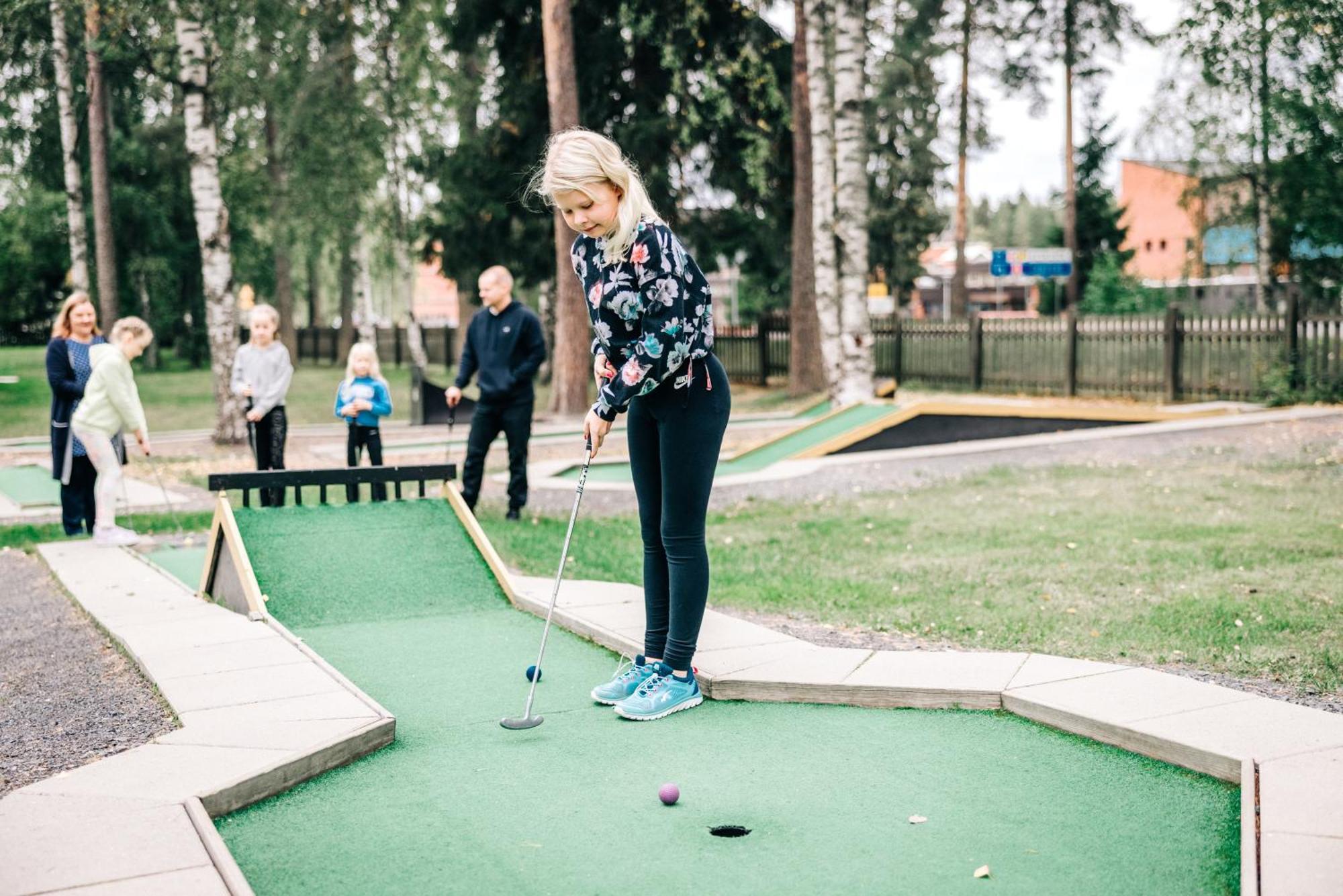 ホテル Seinaejoen Leirintaealue Seinäjoki エクステリア 写真