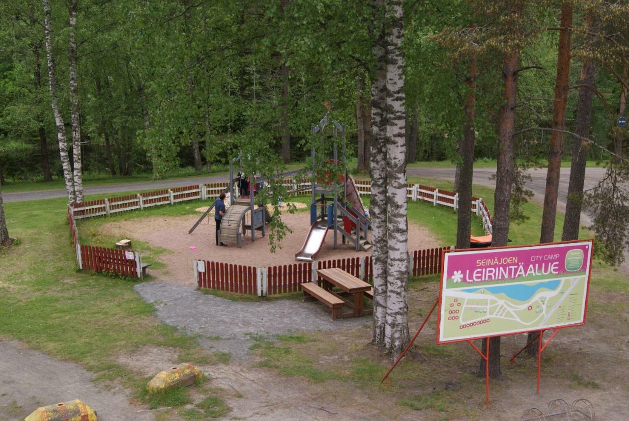 ホテル Seinaejoen Leirintaealue Seinäjoki エクステリア 写真